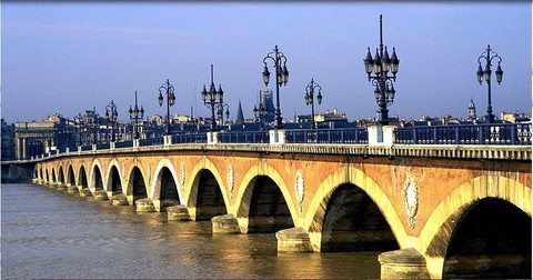 bordeaux-vin-femme